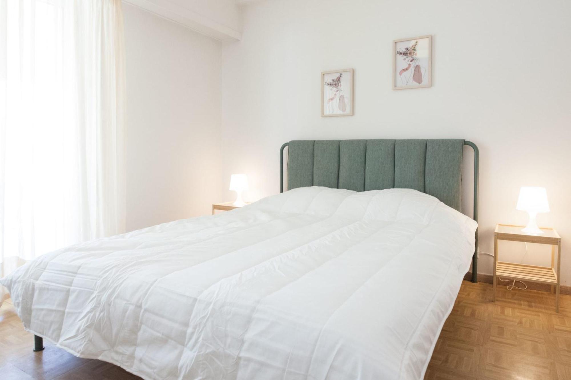 Modern 1 Bd Balcony Apt Near Metro In Kato Patisia Athens Exterior photo