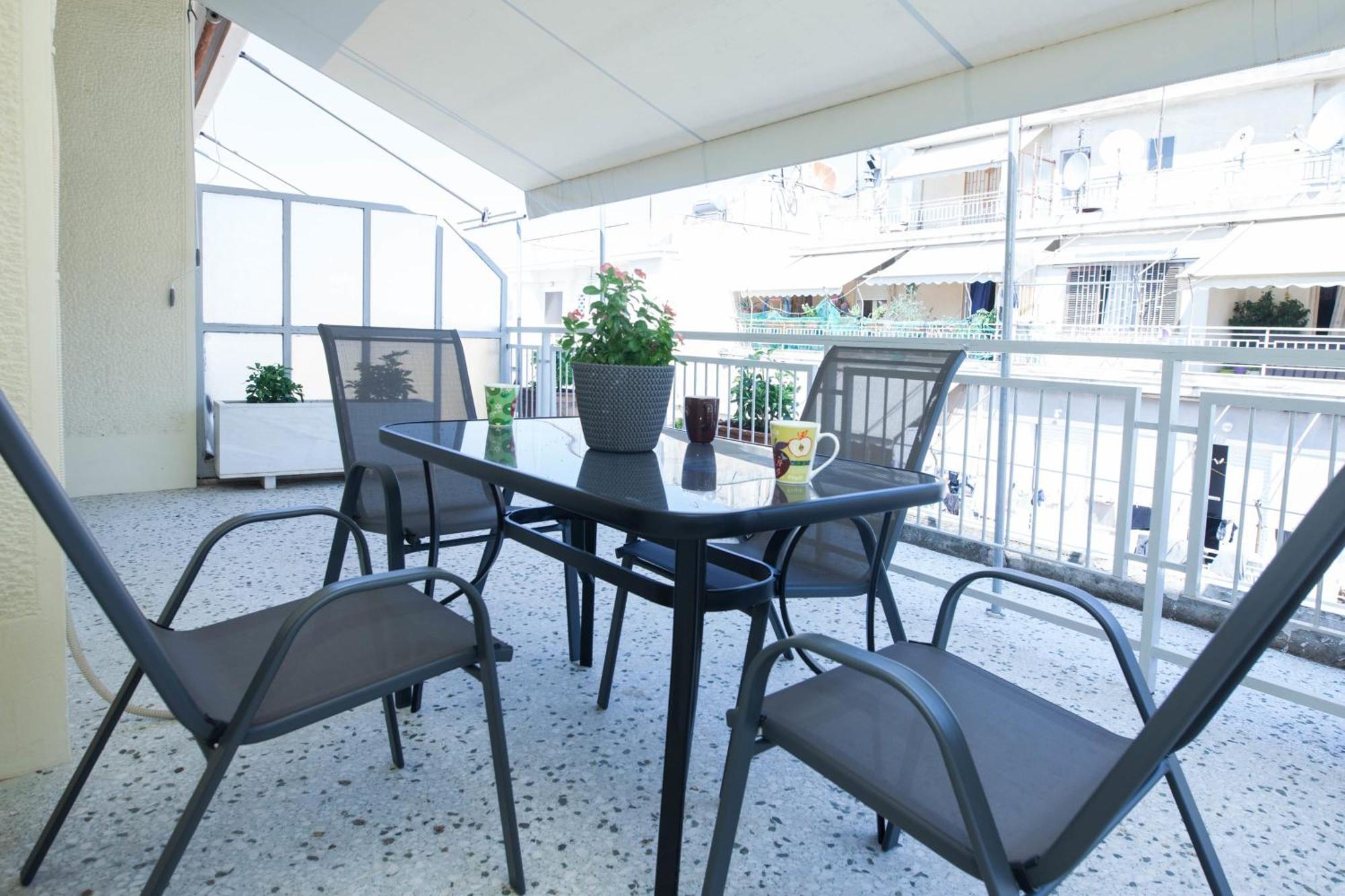 Modern 1 Bd Balcony Apt Near Metro In Kato Patisia Athens Exterior photo