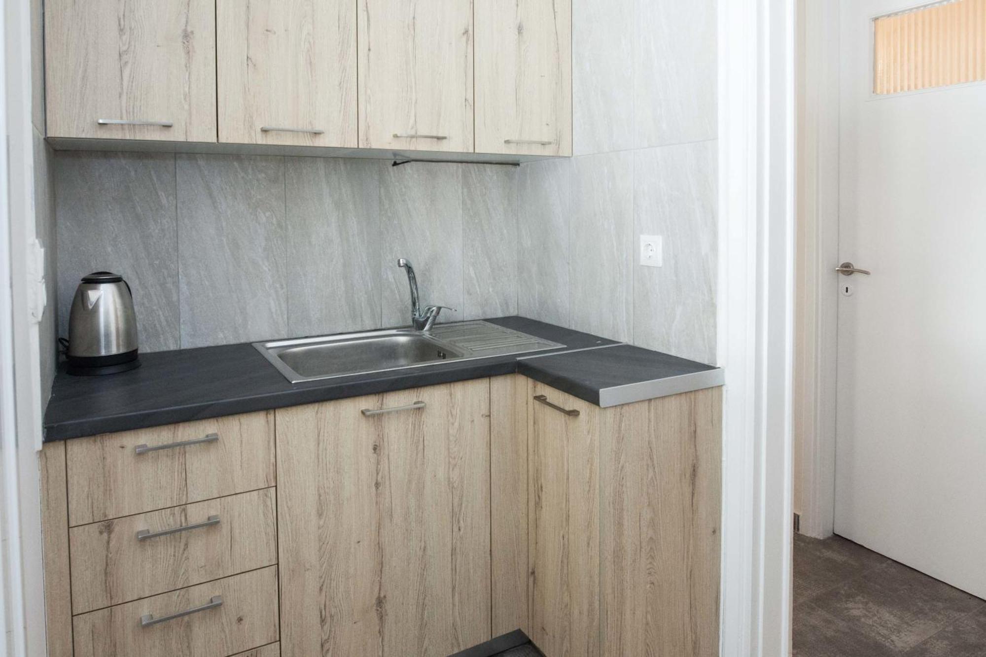 Modern 1 Bd Balcony Apt Near Metro In Kato Patisia Athens Exterior photo