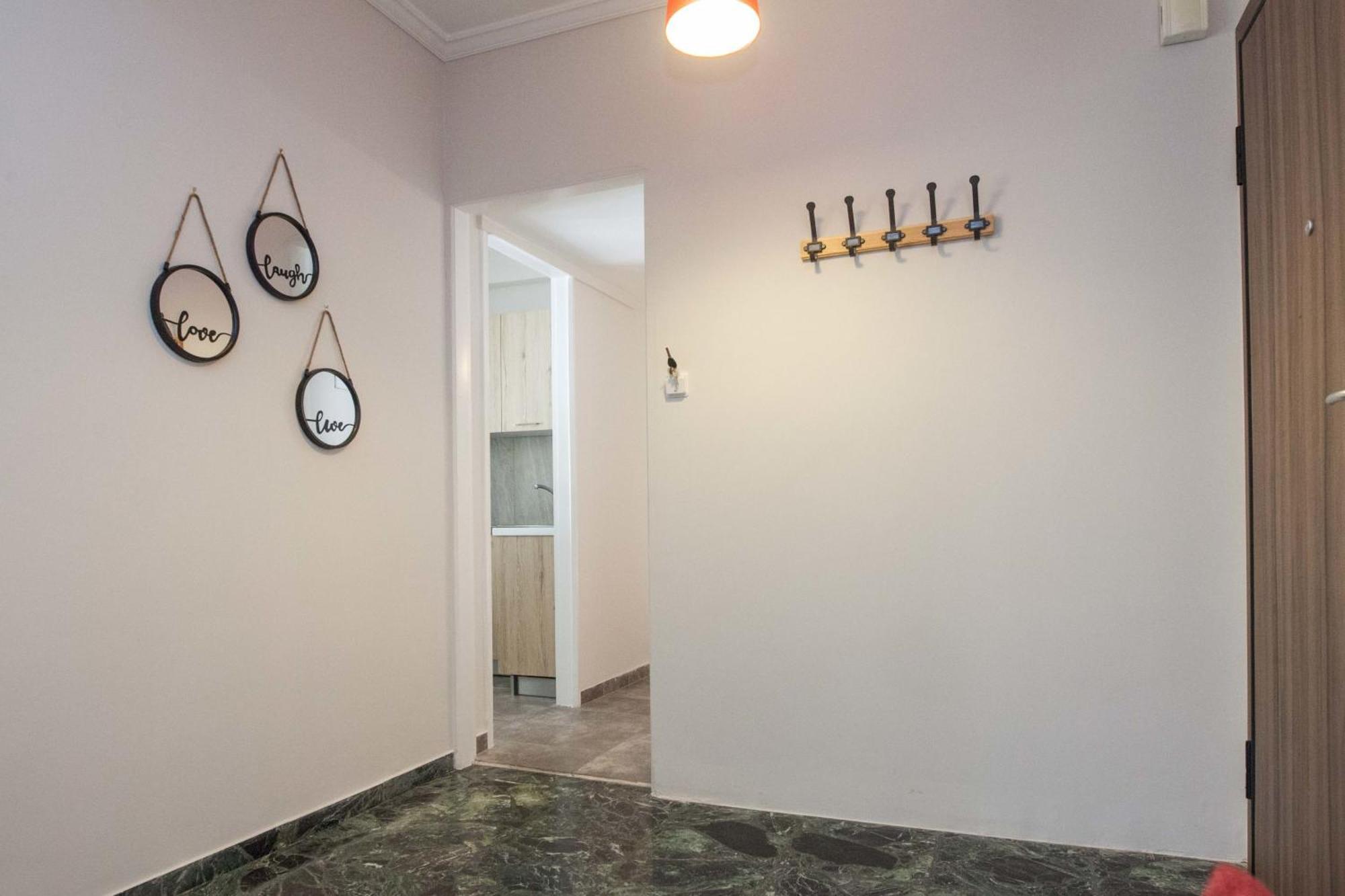 Modern 1 Bd Balcony Apt Near Metro In Kato Patisia Athens Exterior photo