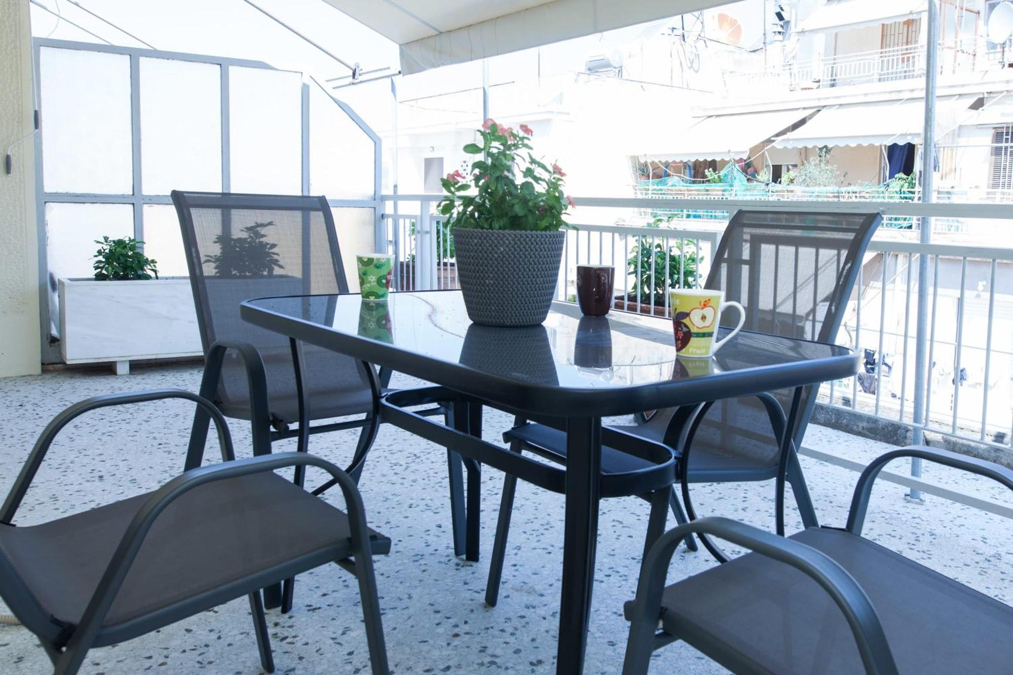 Modern 1 Bd Balcony Apt Near Metro In Kato Patisia Athens Exterior photo